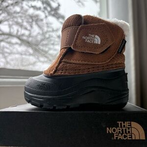 The North Face Classic Brown & Black Toddler Alpenglow II Snow Boots